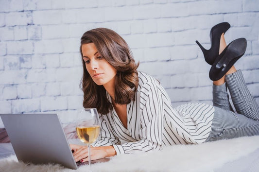 Кратко описание за живота и творчеството на Йоана Вълчева и интервю с писателката