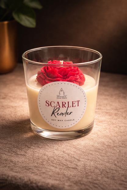 Scarlet Reader – ръчно изработена соева свещ с роза (20h)